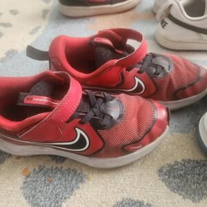 Nike Kids Red Cosmic Runner Velcro Athletic Sneakers
